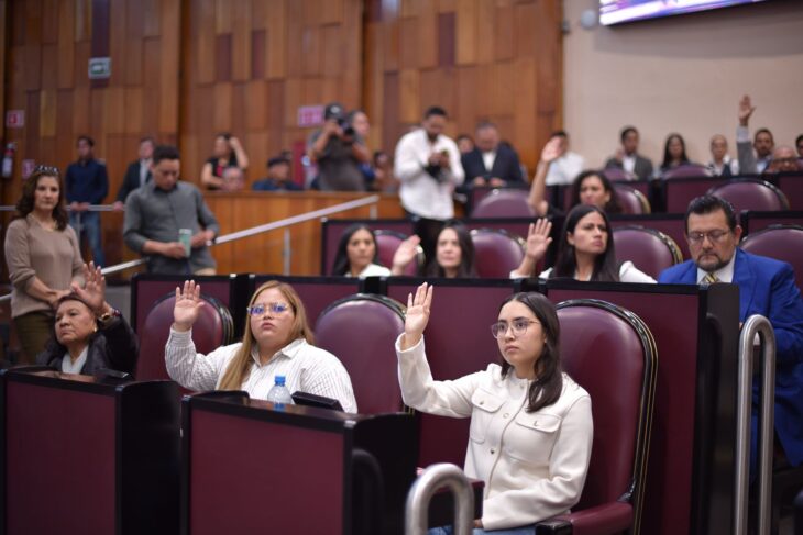 Declara Congreso la conformación de cuatro grupos legislativos