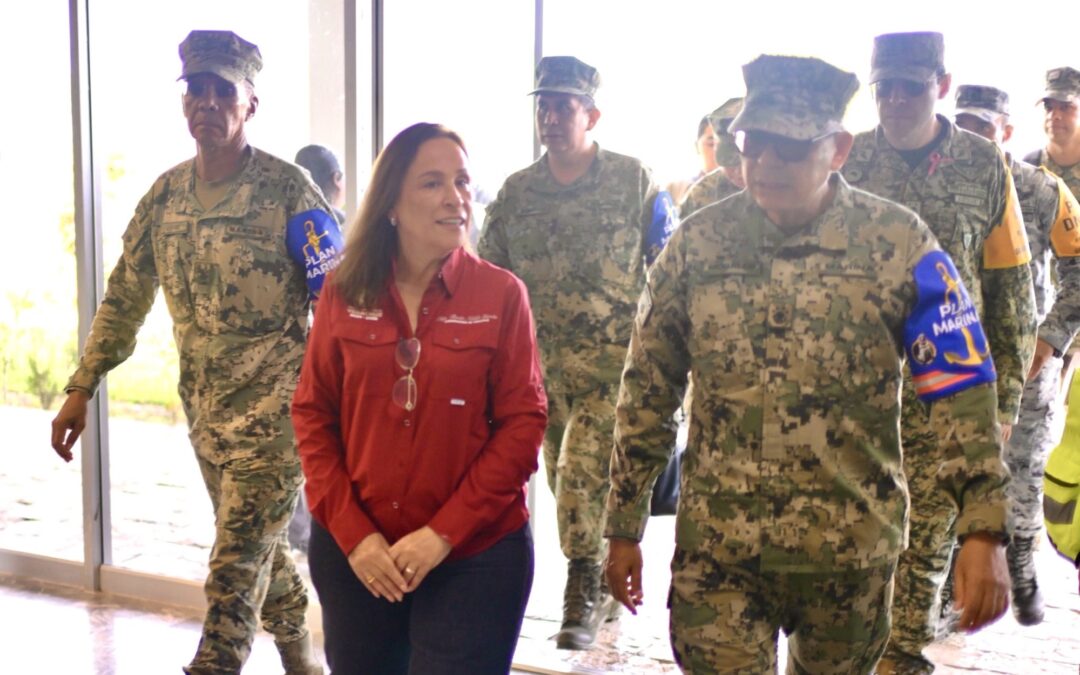 Rocío Nahle recibe al Almirante Morales en Poza Rica para activar puente aéreo a Huayacocotla