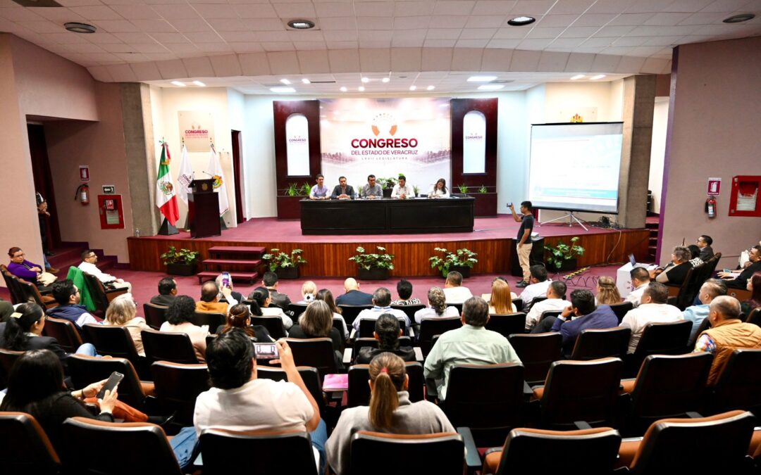 Atiende diputado Esteban Bautista a representantes sindicales