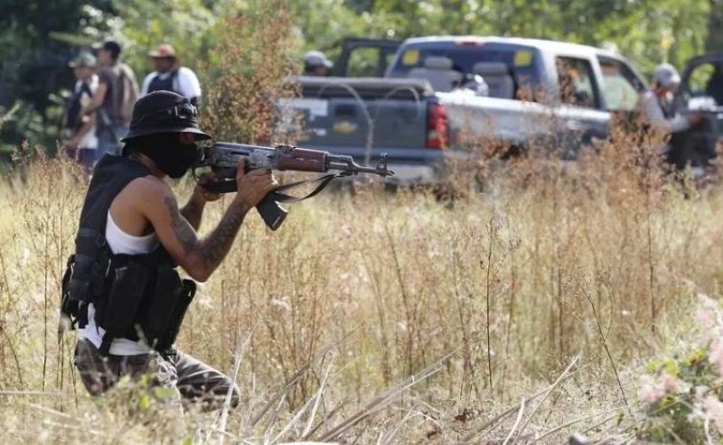 Grupo armado ataca a policías en Chinicuila, Michoacán