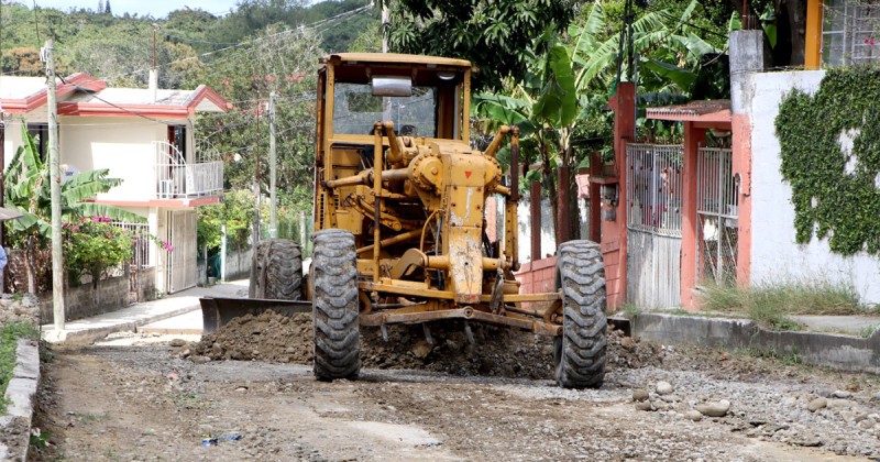 Gobierno Municipal continúa con la pavimentación de calles en colonias de Tuxpan