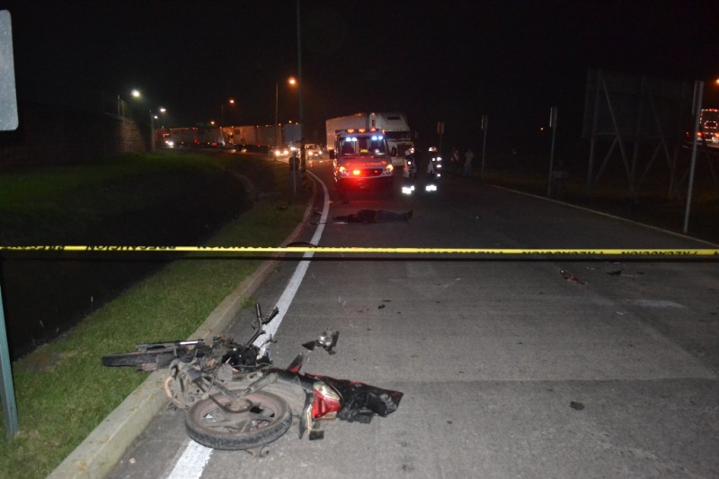 Hombre pierde la vida atropellado por tráiler en la autopista Córdoba-Puebla