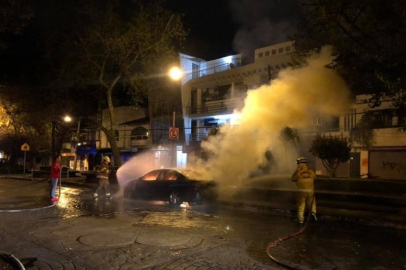 Incendian vehículo de director de gobernación de Coatepec, Veracruz; renuncia al cargo