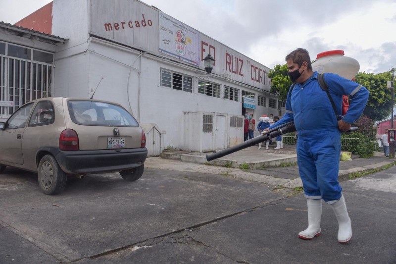 Realiza Ayuntamiento de Xalapa jornada de desinfección en mercados