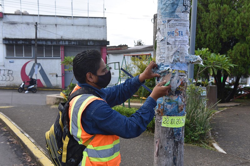 Realiza Ayuntamiento de Xalapa retiro de objetos y cambio de luminarias en Ruiz Cortines