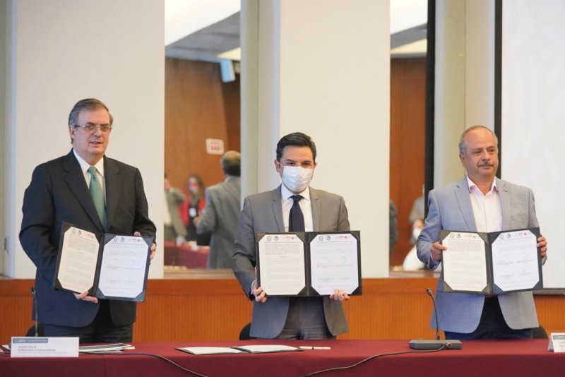 SRE e IMSS firman convenio para que trabajadores mexicanos en el extranjero cuenten con seguridad social