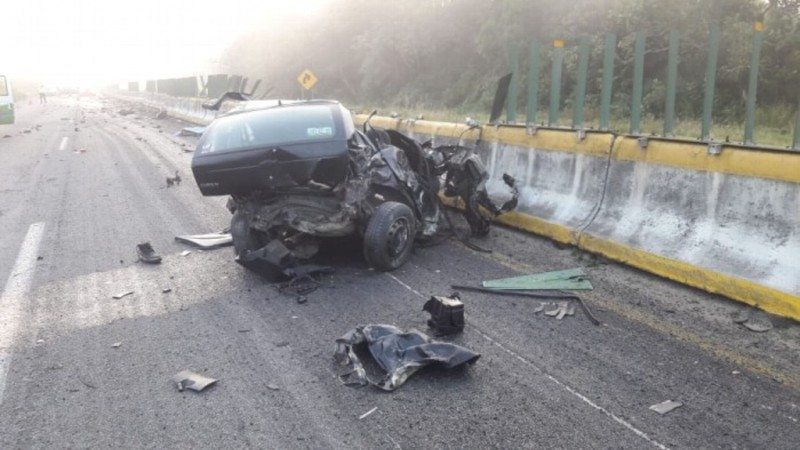 Automovilista muere al impactarse contra tráiler en Nuevo Teapa-Cosoleacaque, Veracruz