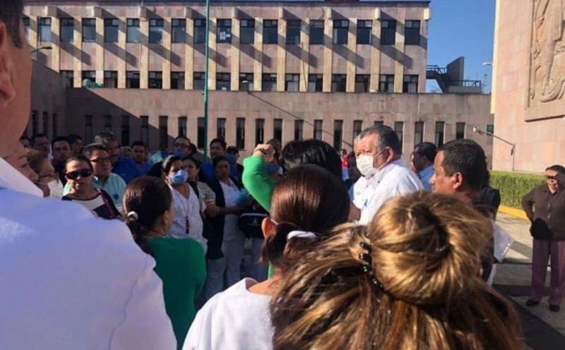 Trabajadores del IMSS en Xalapa denuncian que no hay ni cubrebocas para atender coronavirus