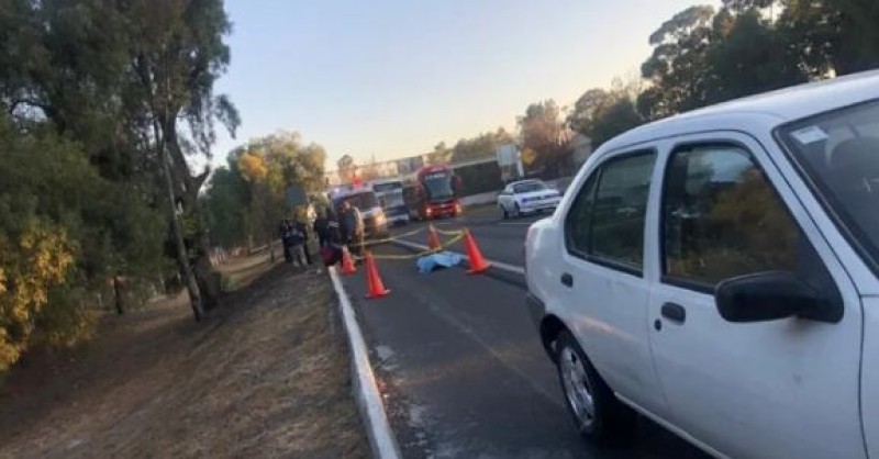 Mujeres se lanzan de camión para evitar asalto en Edomex y una muere