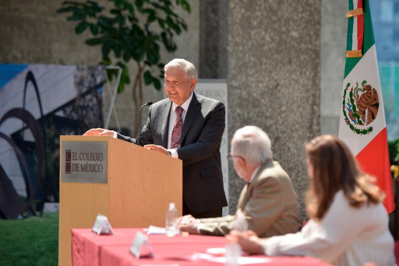 Presidente celebra 80 años del Colmex; investigar más sobre corrupción en México es una asignatura pendiente, afirma