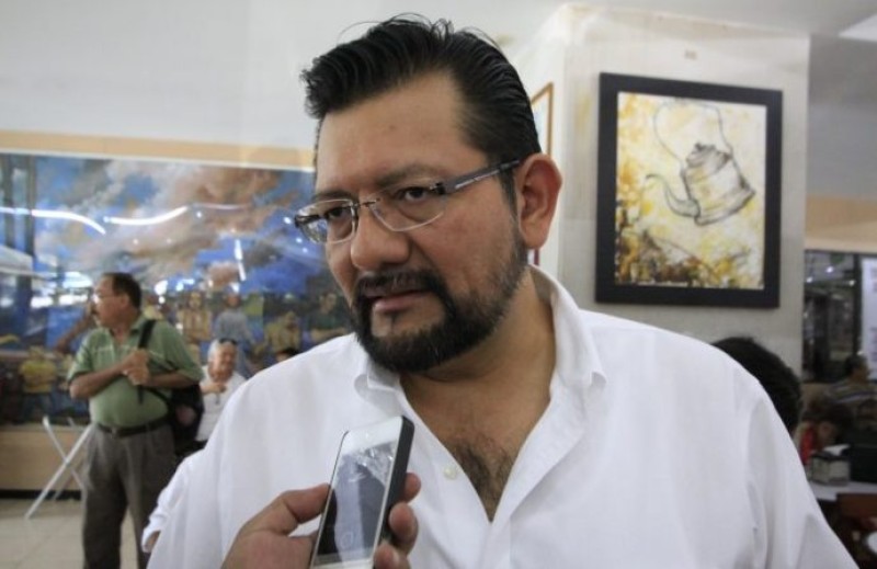 Enrique Cambranis quiere que Hugo Gutiérrez rinda cuentas al Congreso de Veracruz