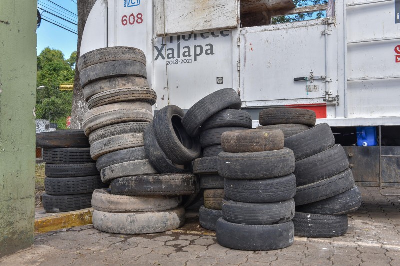 Realizan Ayuntamiento y Sedema Llantatón contra el dengue