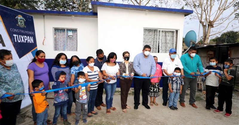 Gobierno de Tuxpan entrega más obras de vivienda digna, suman 175 familias beneficiadas