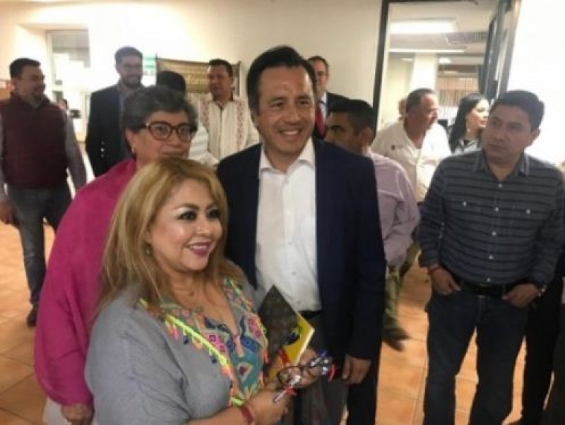 Acude Gobernador a la SEV, adelanta que habrá buenas noticias en educación superior