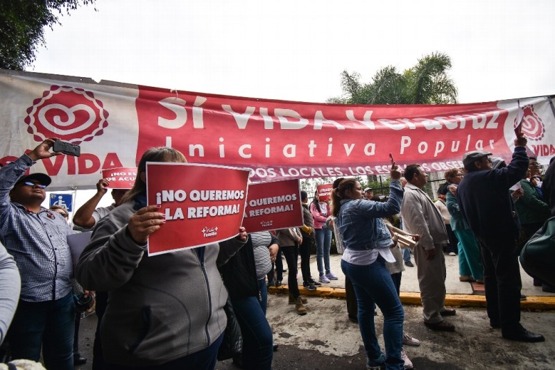 Denuncian que policías detuvieron a 12 autobuses del Frente Nacional por la Familia que se dirigían a Xalapa