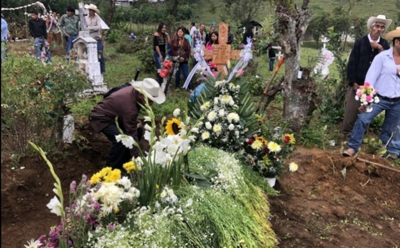 ‘Le pegaron el tiro de gracia a mi niña’, narra doña Genoveva, familiar de muertos en Atzalan