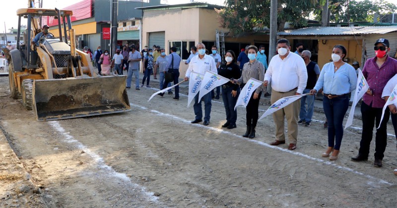 Arranca Gobierno Municipal de Tuxpan pavimentación de la calle Héroes del 47.