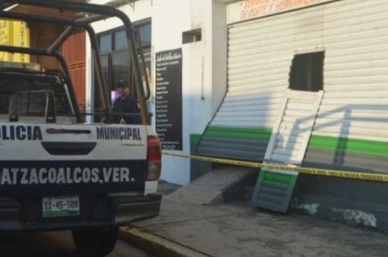 Por cortinazos, piden investigar a policías en Coatzacoalcos