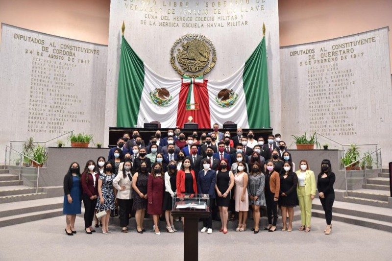 Sesionan integrantes del Parlamento de la Juventud Veracruzana