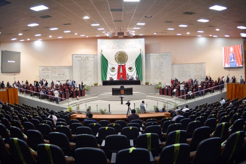 Pleno da entrada a iniciativas del diputado Héctor Manuel Ponce García