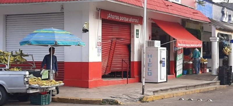 Irrumpen en negocio de Cosoleacaque, Veracruz