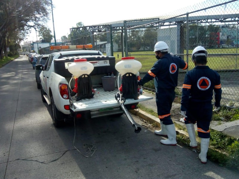 Desinfectan instalaciones deportivas